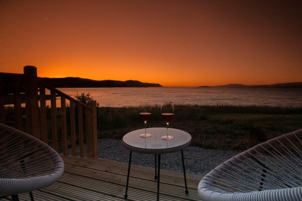 Stay On The Bay, Skye Broadford  Luaran gambar